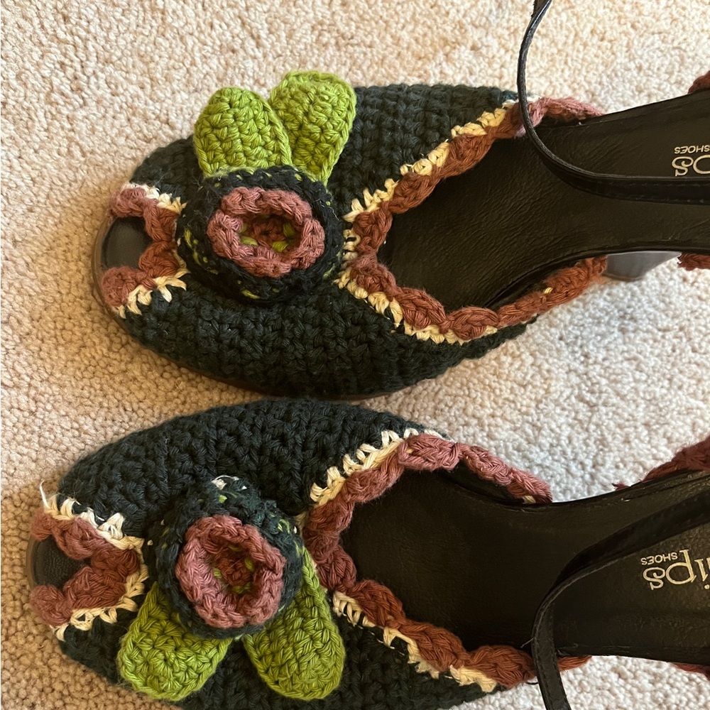 Unique Two Lips Black and Brown Heels with crochet Floral Accents - Picture 5 of 6